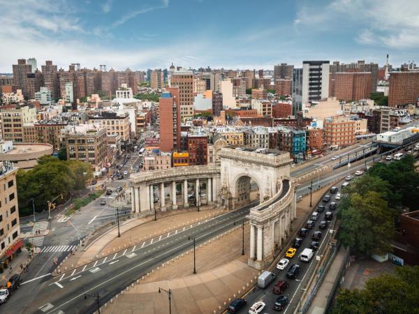 Hotel 50 Bowery, part of JdV by Hyatt : photo 3 de la chambre chambre lit king-size avec douche adaptée aux personnes à mobilité réduite - accessible en fauteuil roulant