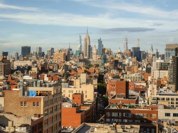 Hotel 50 Bowery, part of JdV by Hyatt : photo 6 de la chambre chambre lit king-size - vue sur ville