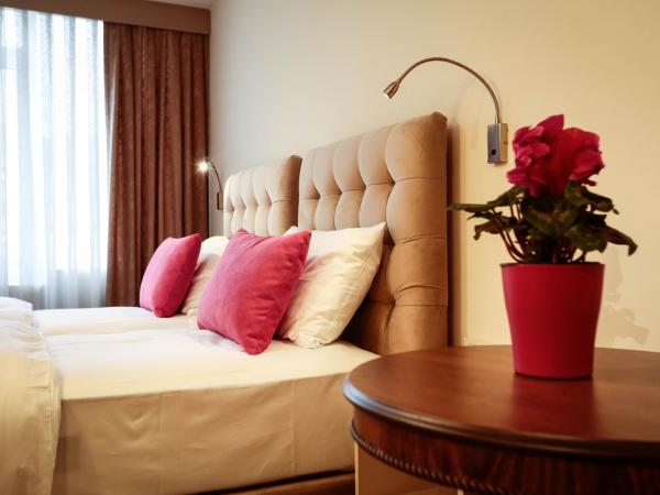 Melek Hotels Moda : photo 3 de la chambre chambre deluxe double ou lits jumeaux