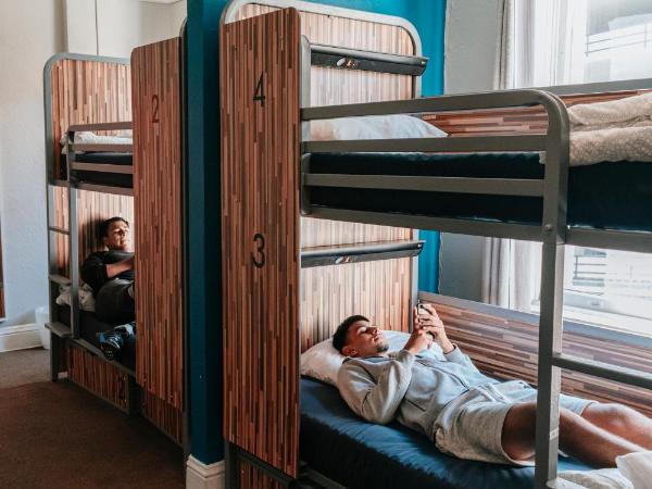 HI San Francisco Downtown Hostel : photo 4 de la chambre lit dans dortoir pour hommes de 4 lits