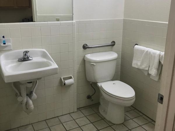 COUNTRY INN MOTEL : photo 9 de la chambre chambre lit king-size avec kitchenette