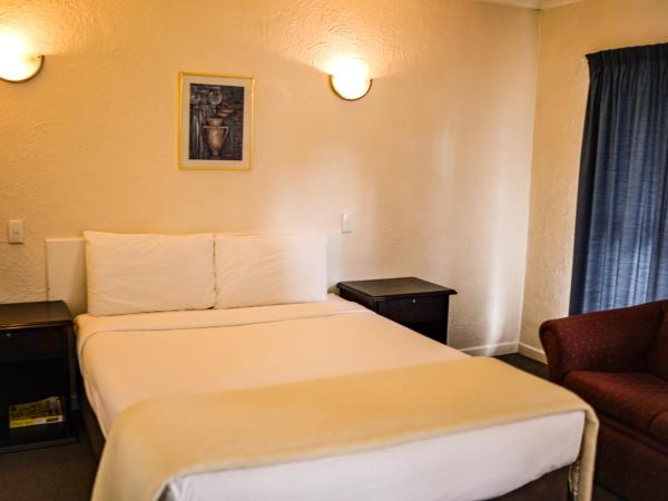 Alpers Lodge & Conference Centre : photo 2 de la chambre chambre lit queen-size 