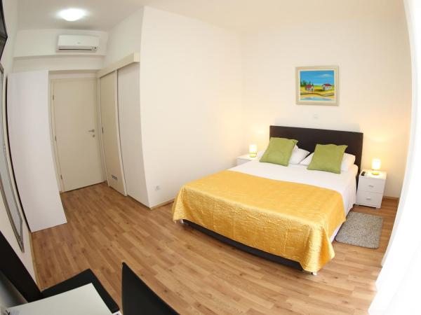 A&M Apartment and Rooms : photo 8 de la chambre chambre double avec balcon