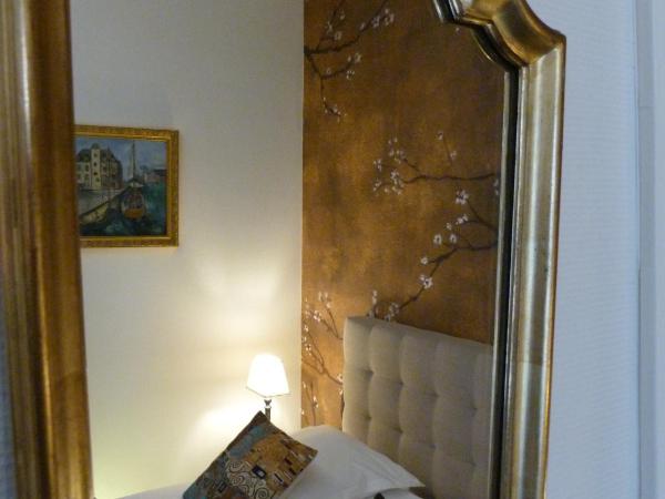 Hôtel Le Bretagne : photo 1 de la chambre chambre double supérieure - vue sur rue