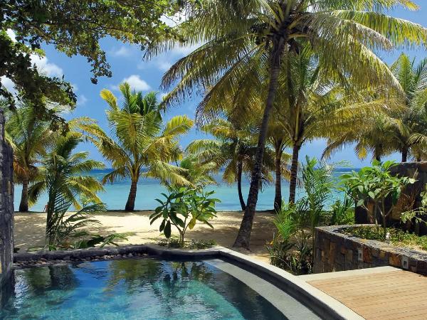 Trou aux Biches Beachcomber Golf Resort & Spa : photo 1 de la chambre suite senior côté plage avec piscine