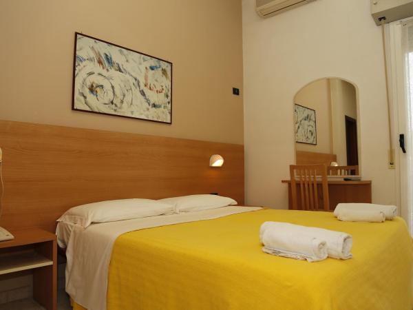 Hotel Villa Dina : photo 5 de la chambre chambre double ou lits jumeaux standard