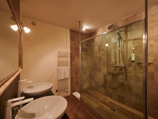 Maison Anjali : photo 5 de la chambre chambre quadruple - vue sur jardin - bredoury 