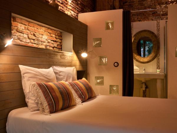 Maison Anjali : photo 4 de la chambre chambre double - vue sur jardin - le poulailler