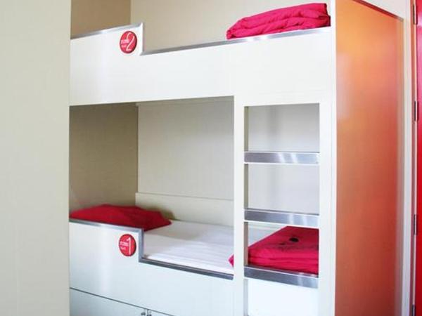 PILOT Design Hostel & Bar : photo 4 de la chambre chambre triple - vue sur ville