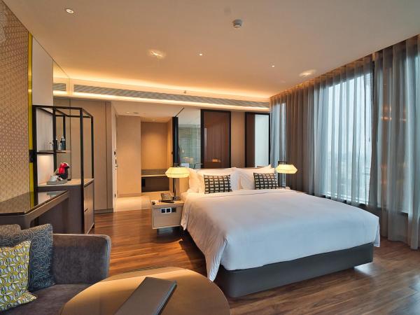 EQ Kuala Lumpur : photo 2 de la chambre hébergement lit king-size premier - vue sur tour