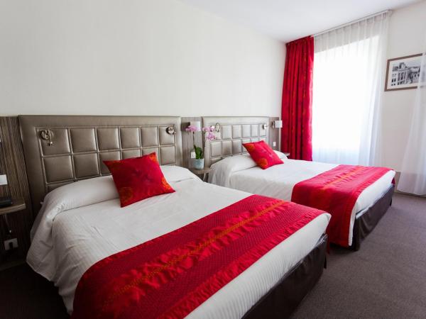 Hôtel de l'Europe Grenoble hyper-centre : photo 7 de la chambre chambre familiale (2 adultes et 2 enfants)