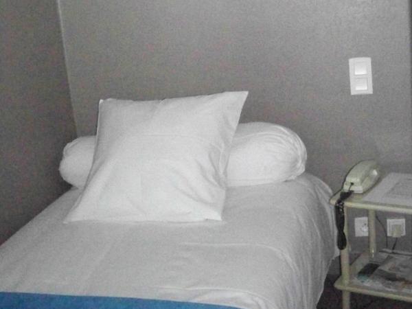 Hotel Du Port : photo 2 de la chambre chambre triple