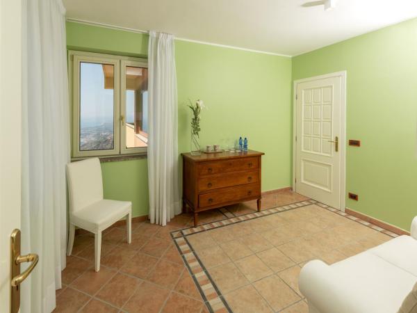 Villa Le Terrazze Charming Rooms : photo 10 de la chambre suite junior - vue sur mer