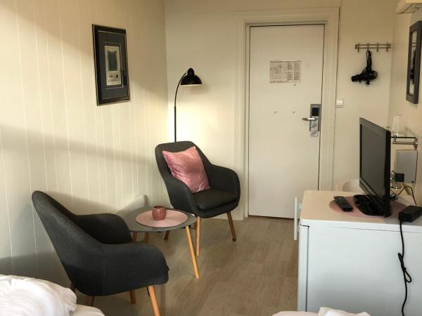 Ami Hotel : photo 3 de la chambre chambre double ou lits jumeaux avec salle de bains commune