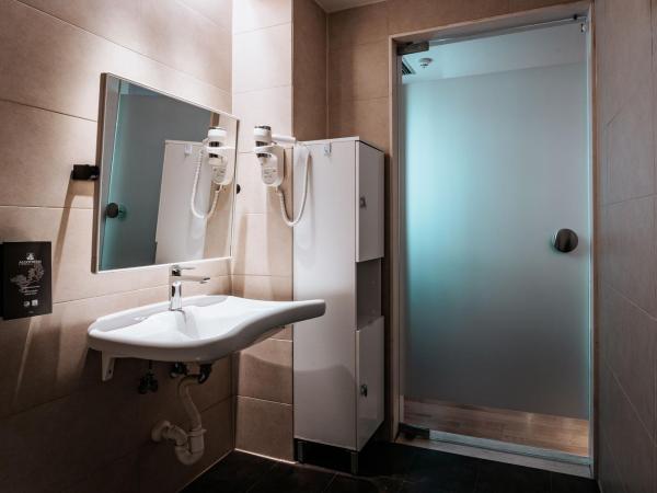 Domotel Olympia : photo 4 de la chambre chambre standard - accessible aux personnes à mobilité réduite