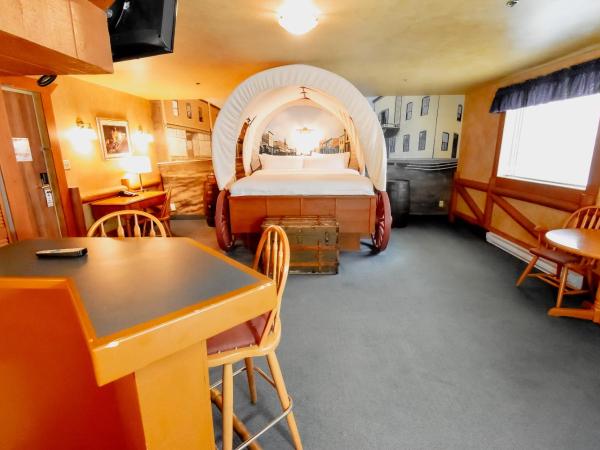 Canad Inns Destination Centre Fort Garry : photo 1 de la chambre suite avec jacuzzi
