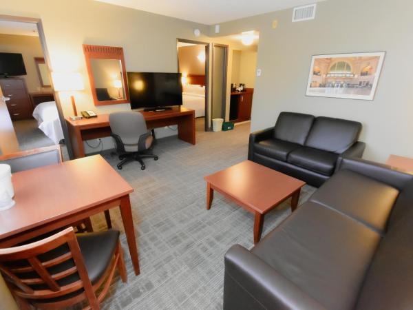 Canad Inns Destination Centre Fort Garry : photo 1 de la chambre suite 2 chambres