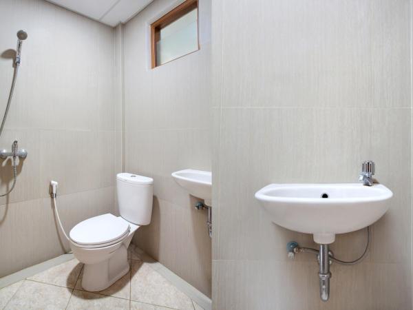 Capital O 106 Sarkawi Residence : photo 8 de la chambre chambre double standard