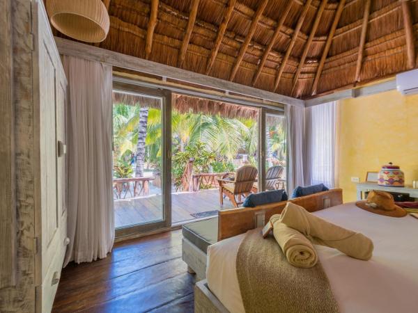 Villa Pescadores Tulum : photo 4 de la chambre chambre lit king-size - vue sur jardin