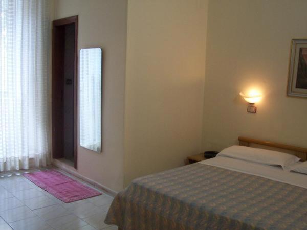 Hotel Pensione Romeo : photo 2 de la chambre chambre triple