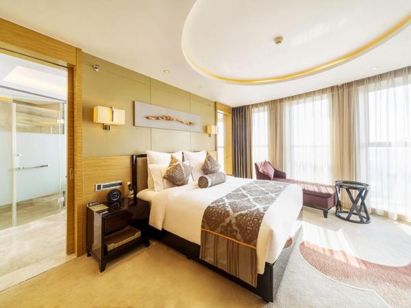 Pullman Wuxi New Lake : photo 1 de la chambre suite de luxe avec accès au salon exécutif