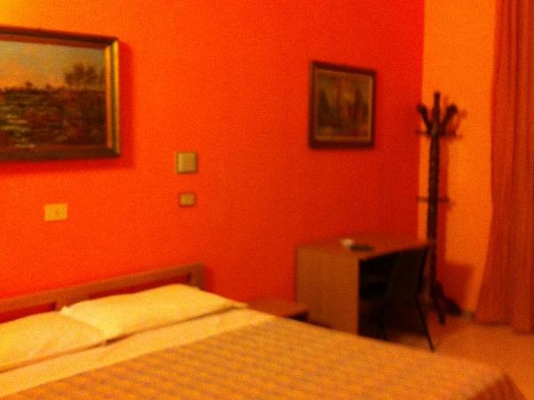 Hotel Pensione Romeo : photo 9 de la chambre chambre double ou lits jumeaux