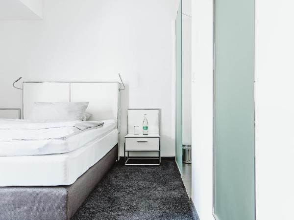&REPEAT Köln Airport : photo 1 de la chambre grande chambre simple 