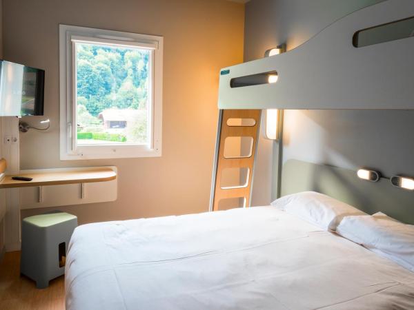 Ibis Budget Sallanches : photo 1 de la chambre chambre triple avec lit superposé