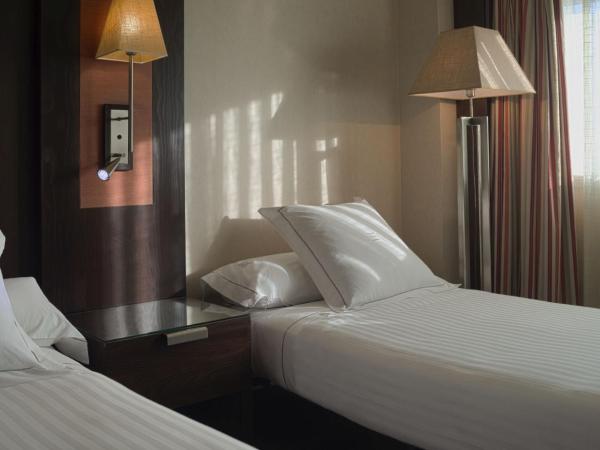 Hotel Cordoba Center : photo 1 de la chambre chambre lits jumeaux avec lit d’appoint - 301