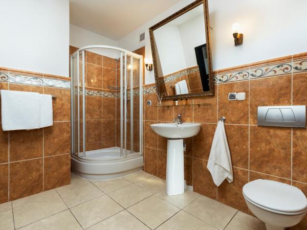 Villa Toscania-check in 24h : photo 4 de la chambre chambre double deluxe avec douche
