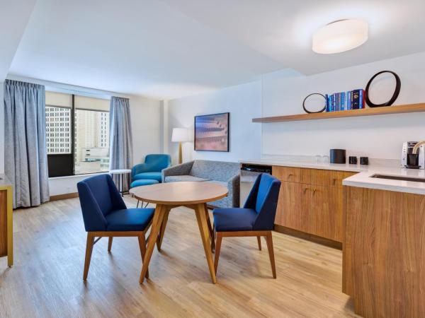 Hotel Indigo Detroit Downtown, an IHG Hotel : photo 8 de la chambre suite lit king-size – non-fumeurs
