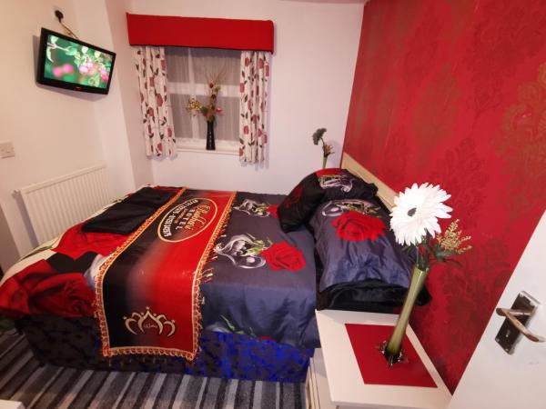 BUKHARI Hotel : photo 3 de la chambre chambre double avec salle de bains privative