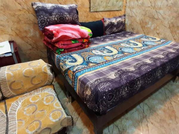 Room in Guest room - Posh Foreigners Place,couples Allowed Lajpat Nagar : photo 4 de la chambre chambre triple