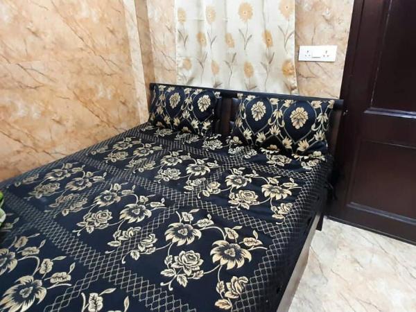 Room in Guest room - Posh S Delhi Foreigners Area, Lajpat Nagar : photo 2 de la chambre chambre familiale