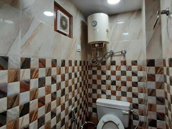 Room in Guest room - Posh S Delhi Foreigners Area, Lajpat Nagar : photo 9 de la chambre chambre familiale