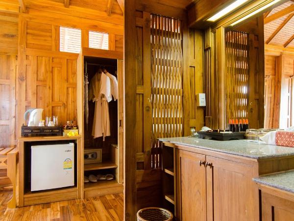 Phi Phi The Beach Resort : photo 9 de la chambre villa deluxe avec transfert gratuit pour la jetée de tonsai - vue sur mer