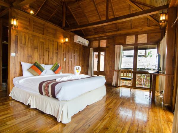 Phi Phi The Beach Resort- SHA Certified : photo 1 de la chambre villa deluxe avec transfert gratuit pour la jetée de tonsai - vue sur mer
