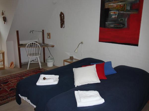 Odense City B&B : photo 7 de la chambre chambre double avec salle de bains commune