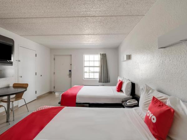 OYO Hotel Houston Katy Freeway : photo 4 de la chambre chambre avec 2 grands lits queen-size 