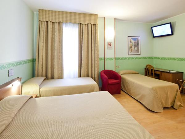 Hotel Terminus & Plaza : photo 2 de la chambre chambre triple