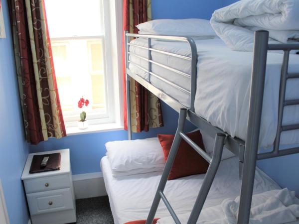 Backpackers Blackpool - Family Friendly Hotel : photo 5 de la chambre chambre double avec salle de bains privative