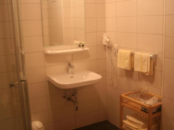Hotel Engl : photo 2 de la chambre chambre quadruple - annexe