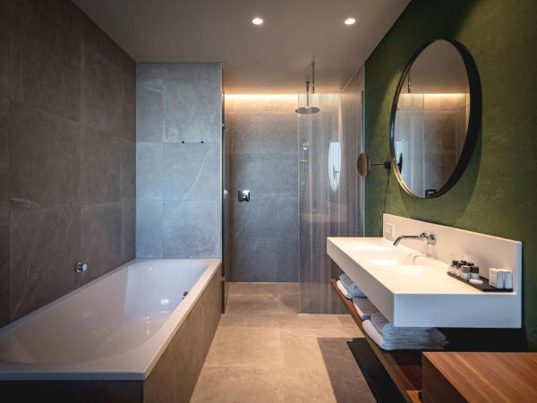 Van der Valk Hotel Amsterdam Zuidas -Rai : photo 3 de la chambre chambre confort lit king-size avec baignoire