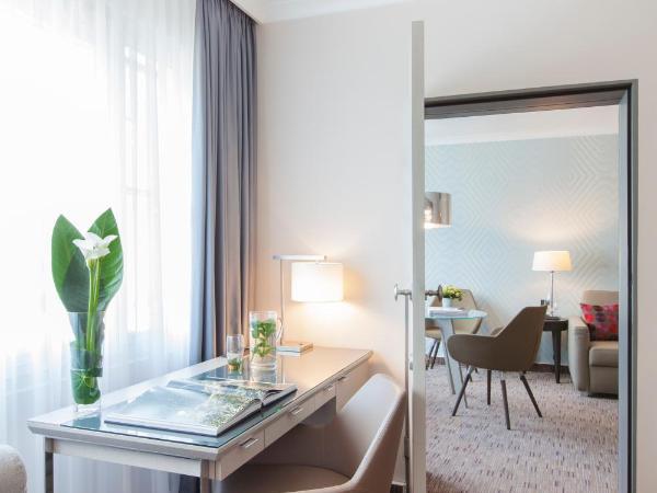 Crowne Plaza Berlin City Centre Ku'damm, an IHG Hotel : photo 9 de la chambre suite lit king-size