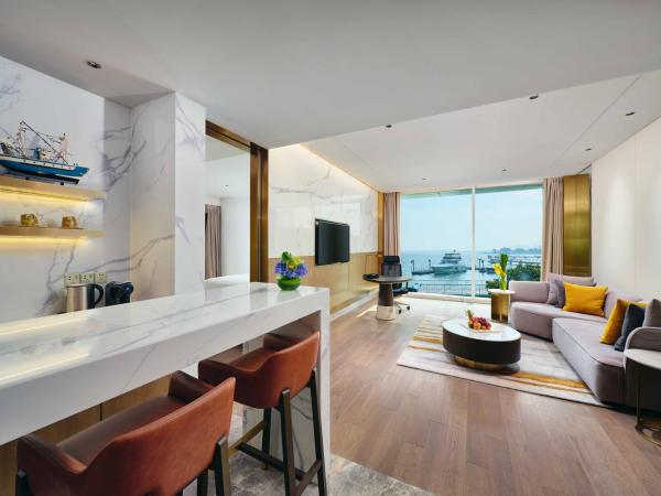 Crowne Plaza Suzhou, an IHG Hotel : photo 3 de la chambre 1 king navigator suite high floor lounge access lake view