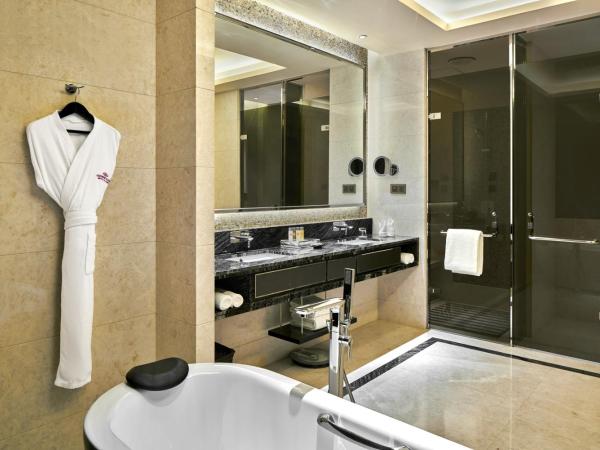 Crowne Plaza Tianjin Jinnan, an IHG Hotel : photo 2 de la chambre suite 1 chambre