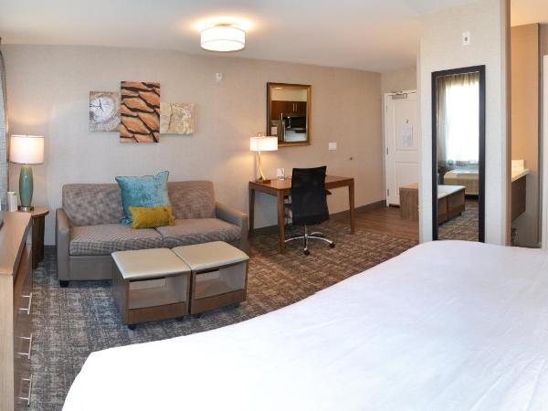 Staybridge Suites - Red Deer North, an IHG Hotel : photo 4 de la chambre suite studio lit king-size