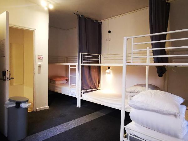 Le Coffice Auberge de Jeunesse : photo 4 de la chambre lit superposé dans dortoir mixte avec salle de bains commune
