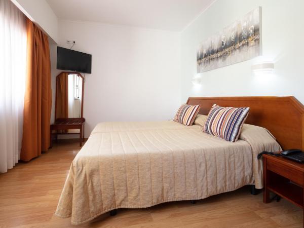 Hotel Anjos : photo 1 de la chambre chambre quadruple