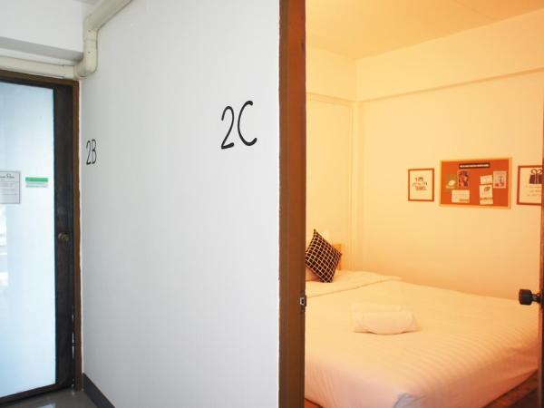 Green Sleep Hostel : photo 3 de la chambre petite chambre 7 m² - pas de fenêtres